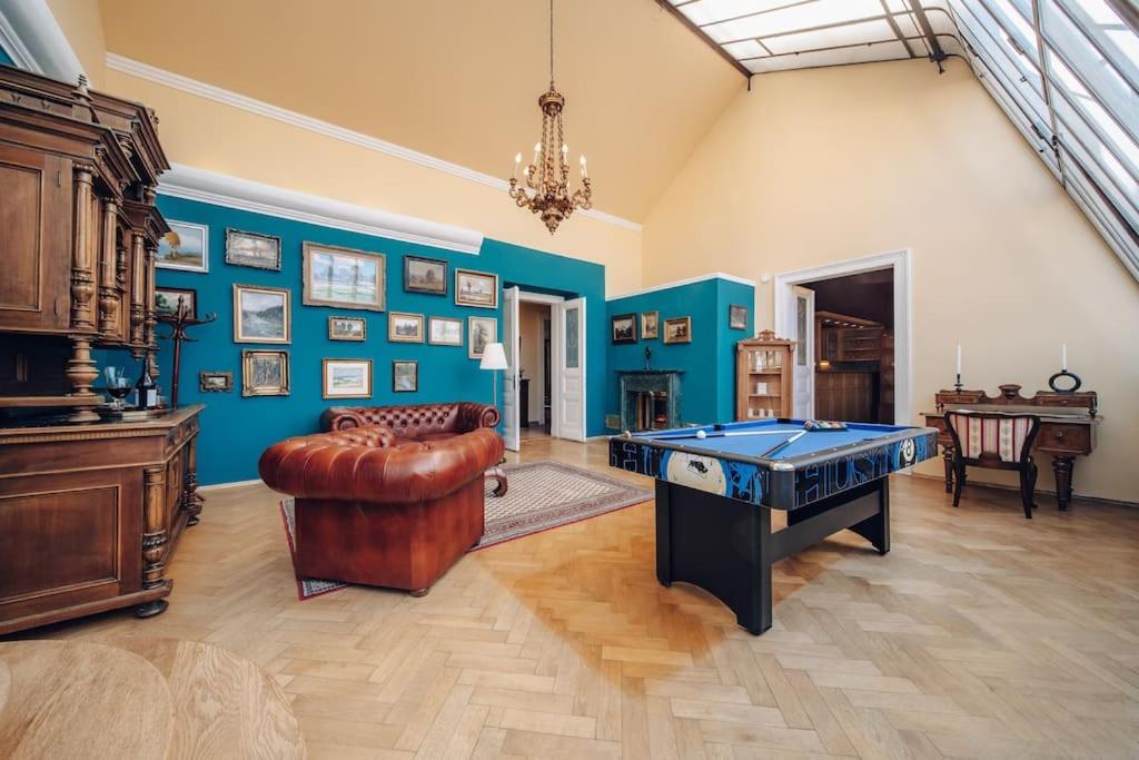 Magnificent Historical Penthouse In The Heart Of Prague Apartment Exterior photo