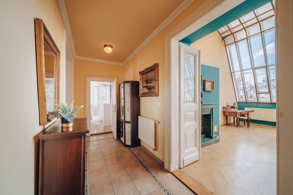 Magnificent Historical Penthouse In The Heart Of Prague Apartment Exterior photo