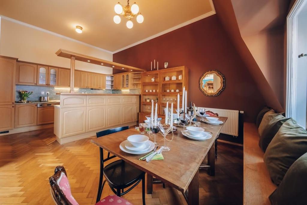 Magnificent Historical Penthouse In The Heart Of Prague Apartment Exterior photo